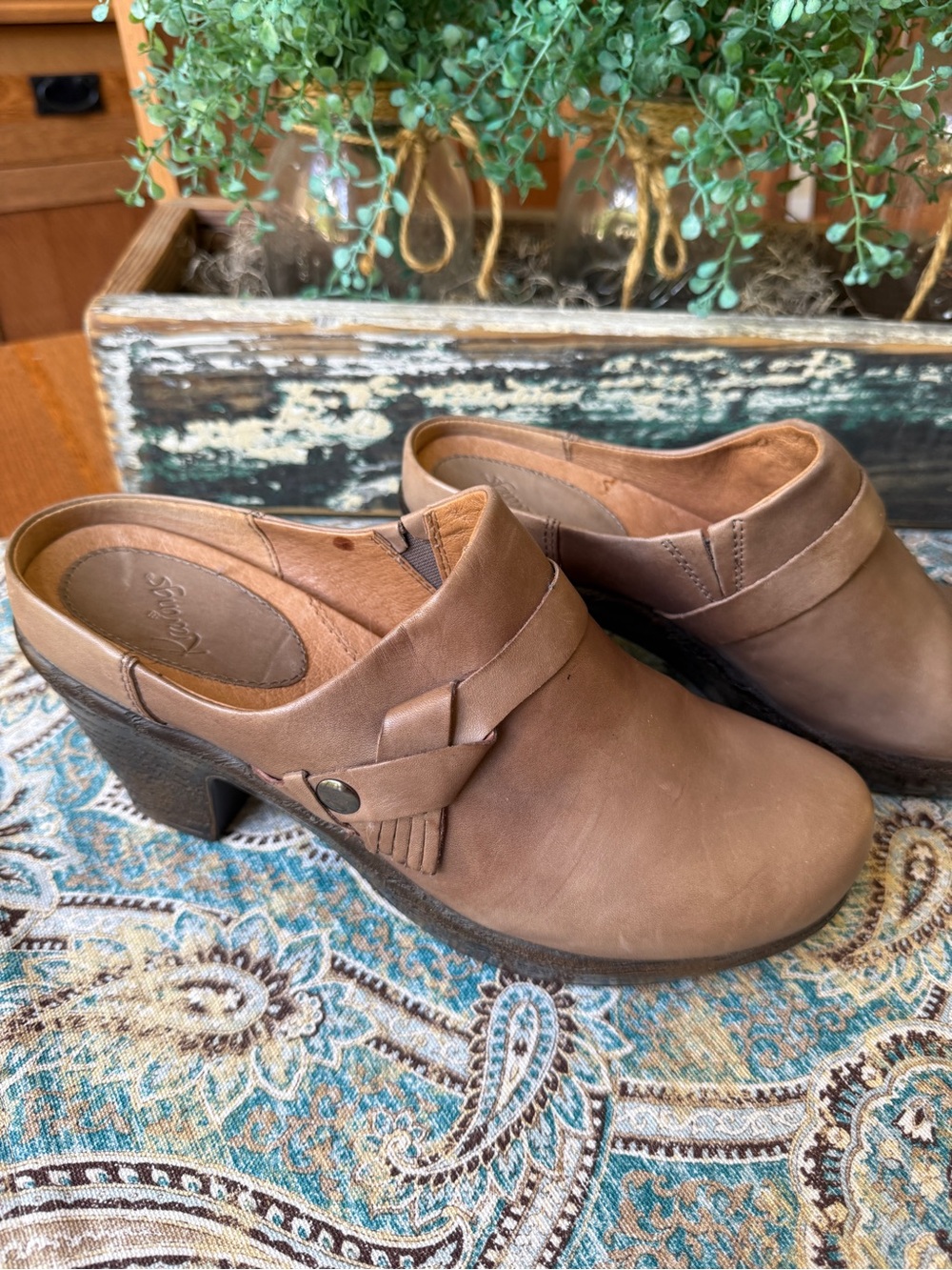 Kravings by Klogs Angie Brown Leather Heeled Mule Clogs Women’s 8.5M